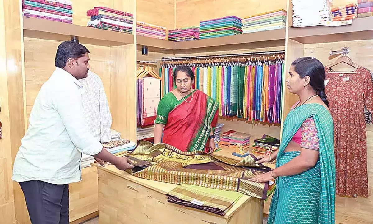 मंत्री ने APCO की बिक्री बेहतर बनाने के लिए सुझाव दिए
