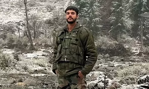 Jammu and Kashmir. में सड़क हादसे में मारे गए सैनिक के लिए झज्जर गांव में मातम पसरा है
