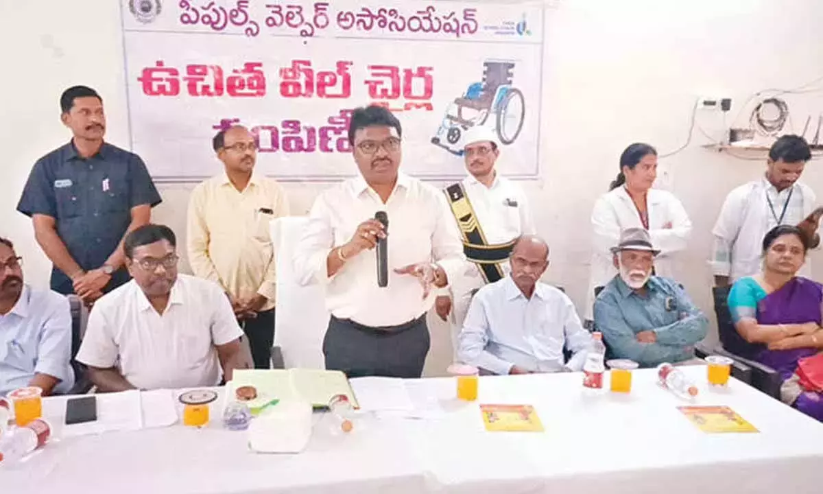 Andhra: विशेष बच्चों को व्हीलचेयर बांटी गईं