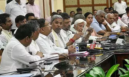 कैबिनेट ने Karnataka सिविल सेवा पदों पर भर्ती के लिए आयु सीमा में 5 साल की बढ़ोतरी को मंज़ूरी दी कैबिनेट ने Karnataka सिविल सेवा पदों पर भर्ती के लिए आयु सीमा में 5 साल की बढ़ोतरी को मंज़ूरी दी