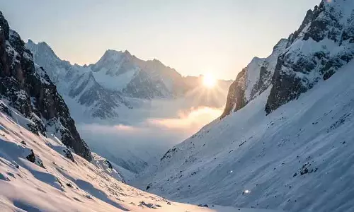 लंबे सूखे के बाद, कश्मीर बारिश और बर्फबारी के लिए तैयार