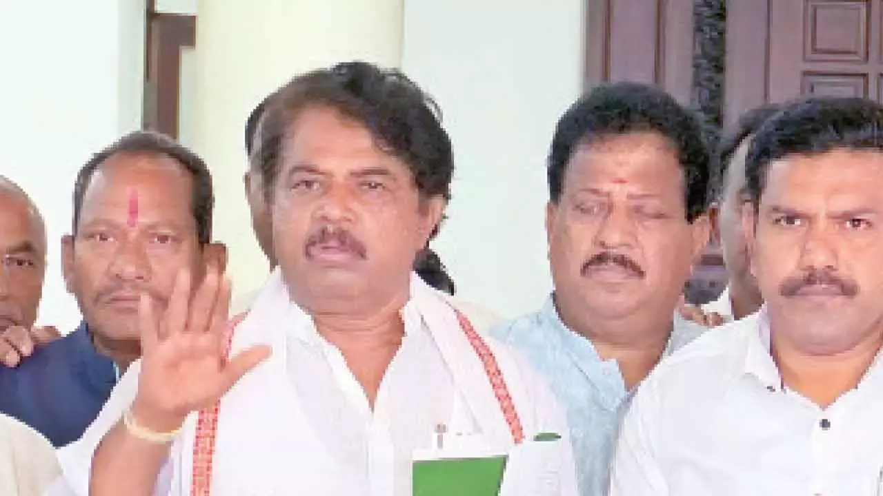 Karnataka: राज्यपाल प्रकरण को लेकर विपक्ष ने कांग्रेस पर हमला बोला Karnataka: राज्यपाल प्रकरण को लेकर विपक्ष ने कांग्रेस पर हमला बोला