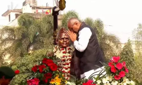 Vice President ने कटक में सुभाष चंद्र बोस के जन्मस्थान पर उन्हें श्रद्धांजलि दी
