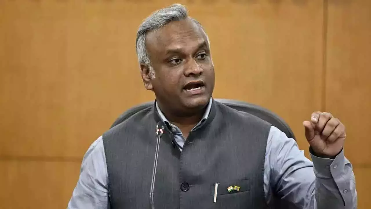 Karnataka: प्रियंक ने राज्यपाल पर राष्ट्रगान और संविधान का अपमान करने का आरोप लगाया Karnataka: प्रियंक ने राज्यपाल पर राष्ट्रगान और संविधान का अपमान करने का आरोप लगाया