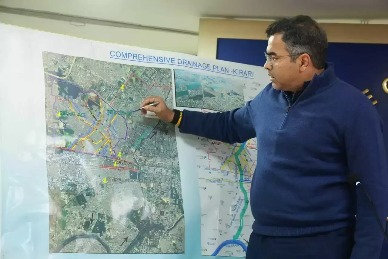 New Delhi: किराड़ी में जलभराव पर स्थायी समाधान का प्रस्ताव मंत्री ने किया सार्वजनिक