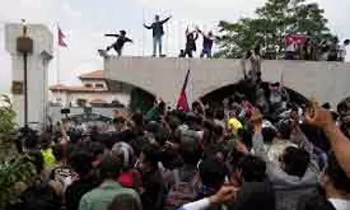 Nepali चुनावों में विरोध प्रदर्शनों के बाद चार पूर्व पीएम रेस में शामिल हुए। Nepali चुनावों में विरोध प्रदर्शनों के बाद चार पूर्व पीएम रेस में शामिल हुए।