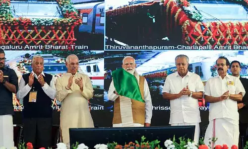 PM Modi ने चार नई ट्रेनों को हरी झंडी दिखाई, केरल में बड़े प्रोजेक्ट्स लॉन्च किए PM Modi ने चार नई ट्रेनों को हरी झंडी दिखाई, केरल में बड़े प्रोजेक्ट्स लॉन्च किए