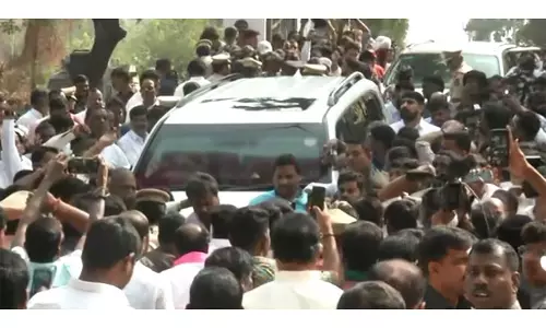 तेलंगाना में KTR पेशी पर विरोध