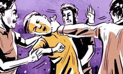 Ujjain: बजरंग दल कार्यकर्ता की पिटाई, इलाके में तनावपूर्ण हालात Ujjain: बजरंग दल कार्यकर्ता की पिटाई, इलाके में तनावपूर्ण हालात