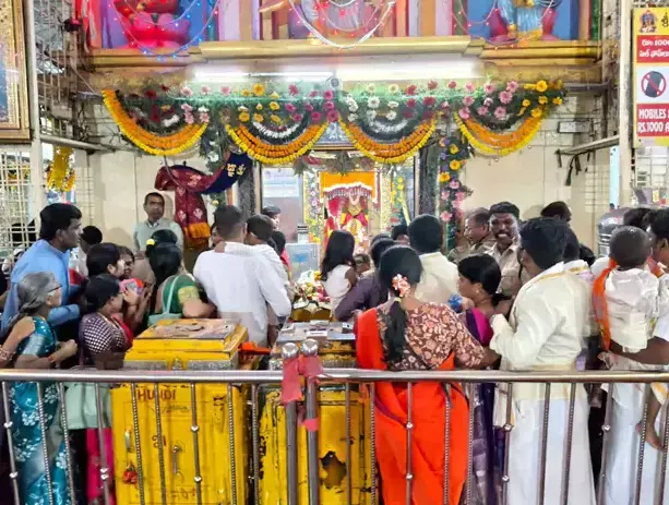 Telangana : वसंत पंचमी पर बसारा सरस्वती मंदिर में भारी भीड़