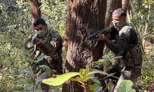 Jharkhand के जंगल में सुरक्षा बलों और माओवादियों के बीच गोलीबारी