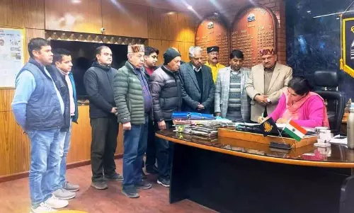 Kullu में संडे मार्केट और सड़क किनारे लगने वाली दुकानों से दिक्कतें हो रही