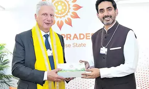 Minister Lokesh : विशाखापत्तनम में एक इंटीग्रेटेड आईटी डेवलपमेंट सेंटर स्थापित करे