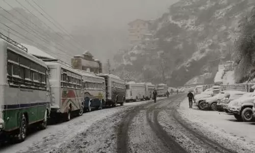 J-K: लंबे सूखे के बाद डोडा में पहली बार बर्फबारी हुई
