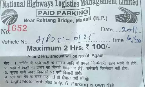 Manali में पार्किंग के नाम पर लूट, चंडीगढ़ में 14 रुपये की तुलना में 100 रुपये वसूले जा रहे Manali में पार्किंग के नाम पर लूट, चंडीगढ़ में 14 रुपये की तुलना में 100 रुपये वसूले जा रहे