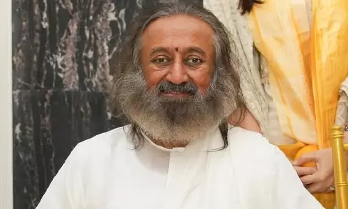 Bhumi Pednekkarने आध्यात्मिक गुरु रविशंकर से की मुलाकात, खुद को बताया धन्य Bhumi Pednekkarने आध्यात्मिक गुरु रविशंकर से की मुलाकात, खुद को बताया धन्य