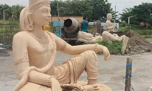 Badami : अनाथ पत्थर की मूर्तियाँ