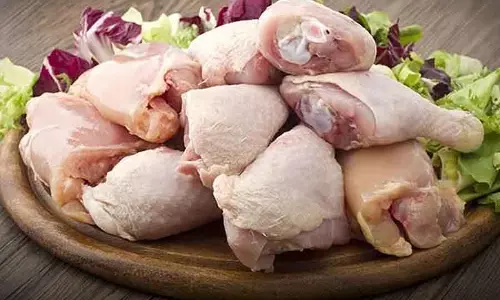 Broiler चिकन की कमी: मांस ₹300 से ₹340 प्रति किलो बिक रहा है Broiler चिकन की कमी: मांस ₹300 से ₹340 प्रति किलो बिक रहा है