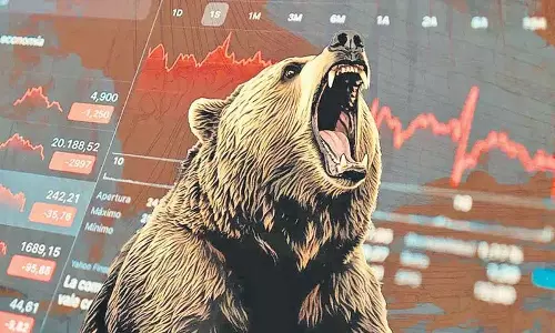 क्लोजिंग पर Sensex करीब 800 अंक नीचे, आज शेयर बाज़ार क्यों गिरा?