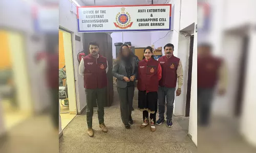 बड़ी कार्रवाई: उच्च सुरक्षा वाले क्षेत्रों में फर्जी नंबर प्लेट वाली गाड़ी से घूम रही महिला गिरफ्तार बड़ी कार्रवाई: उच्च सुरक्षा वाले क्षेत्रों में फर्जी नंबर प्लेट वाली गाड़ी से घूम रही महिला गिरफ्तार