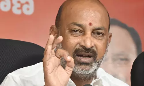 Telangana फोन-टैपिंग जांच को टीवी सीरियल की तरह खींच रहा है: MoS बंदी संजय कुमार Telangana फोन-टैपिंग जांच को टीवी सीरियल की तरह खींच रहा है: MoS बंदी संजय कुमार