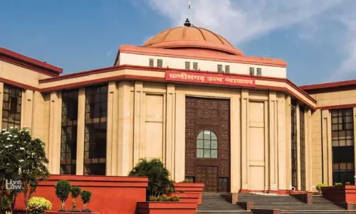 होटल कारोबारी की अवैध गिरफ्तारी पर हाईकोर्ट सख्त, सुनाया ये फरमान होटल कारोबारी की अवैध गिरफ्तारी पर हाईकोर्ट सख्त, सुनाया ये फरमान