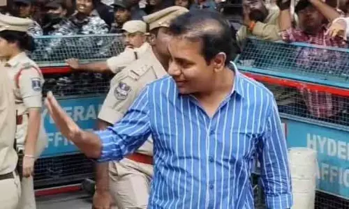 फोन टैपिंग केस में बड़ी कार्रवाई: 7 घंटे तक चला KTR से सवालों का दौर फोन टैपिंग केस में बड़ी कार्रवाई: 7 घंटे तक चला KTR से सवालों का दौर