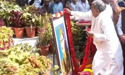 कर्नाटक CM ने नेताजी को श्रद्धांजलि दी