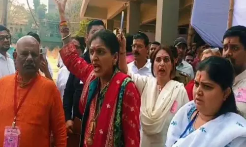 Pune: काउंटिंग के दिन कन्फ्यूजन को लेकर रूपाली थोम्ब्रे पाटिल के खिलाफ केस दर्ज Pune: काउंटिंग के दिन कन्फ्यूजन को लेकर रूपाली थोम्ब्रे पाटिल के खिलाफ केस दर्ज