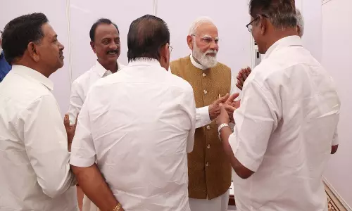 PM मोदी ने मछुआरों के कल्याण की प्रतिबद्धता जताई PM मोदी ने मछुआरों के कल्याण की प्रतिबद्धता जताई