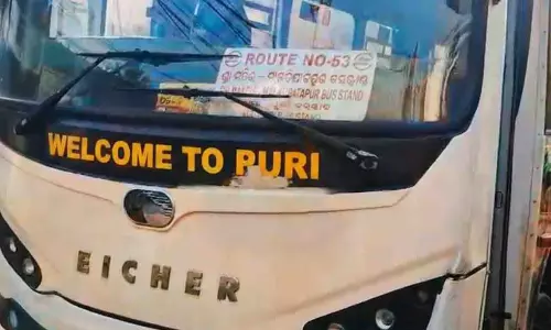 Puri में महिला कुचलने के बाद सड़क की हालत पर विरोध Puri में महिला कुचलने के बाद सड़क की हालत पर विरोध
