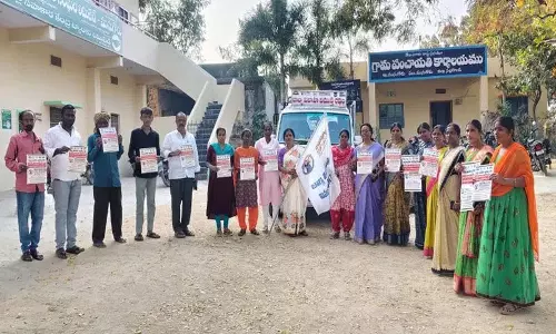Munugodu की सरपंच रमादेवी ने बाल विवाह के खिलाफ कार्रवाई का आग्रह किया Munugodu की सरपंच रमादेवी ने बाल विवाह के खिलाफ कार्रवाई का आग्रह किया