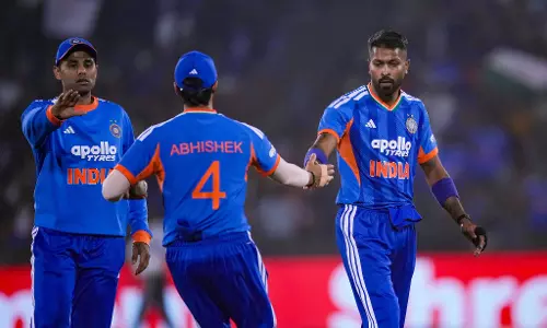 रायपुर टी20 में भारत की लड़खड़ाती शुरुआत, अभिषेक-सैमसन पवेलियन लौटे रायपुर टी20 में भारत की लड़खड़ाती शुरुआत, अभिषेक-सैमसन पवेलियन लौटे