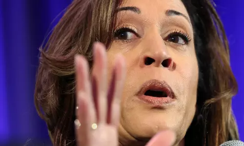 बच्चे की हिरासत पर Kamala Harris का आक्रोश बच्चे की हिरासत पर Kamala Harris का आक्रोश