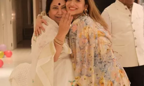Ankita लोखंडे ने अपनी मजबूत और समझदार सास को जन्मदिन की बधाई दी Ankita लोखंडे ने अपनी मजबूत और समझदार सास को जन्मदिन की बधाई दी