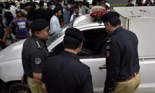 रिपोर्ट: Pakistani पुलिस देश का सबसे भ्रष्ट सरकारी विभाग रिपोर्ट: Pakistani पुलिस देश का सबसे भ्रष्ट सरकारी विभाग