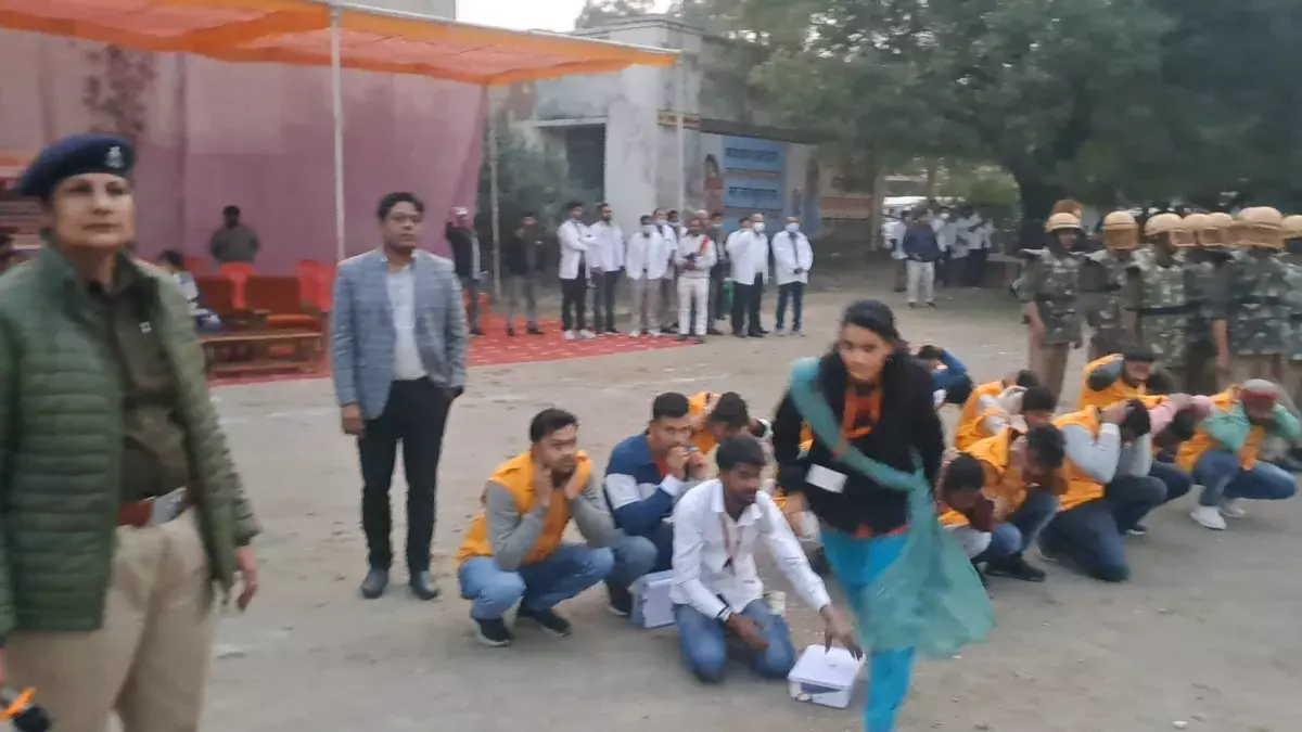 Mahoba: ब्लैक मॉकड्रिल से सुभाष चंद्र बोस को किया याद Mahoba: ब्लैक मॉकड्रिल से सुभाष चंद्र बोस को किया याद