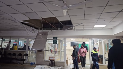 Chandigarh: GMCH-32 में छत गिरने से आपातकालीन हालात Chandigarh: GMCH-32 में छत गिरने से आपातकालीन हालात