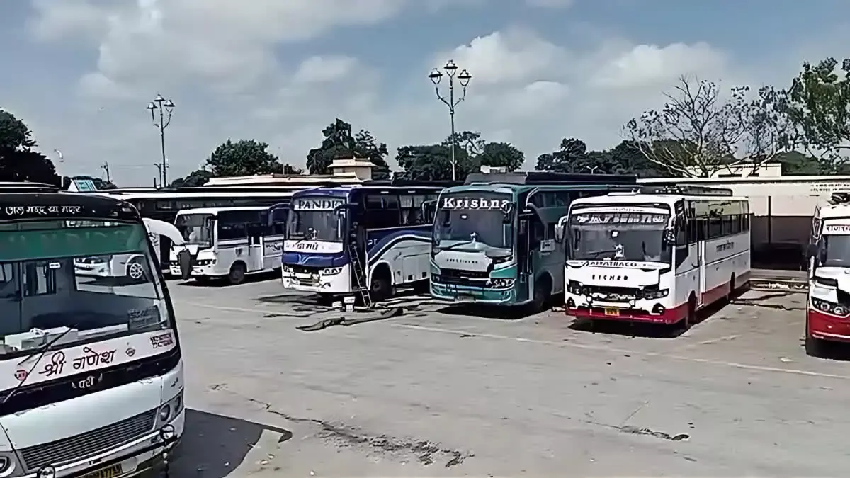 Jaipur: 24 जनवरी को बस ऑपरेटरों की हड़ताल का ऐलान Jaipur: 24 जनवरी को बस ऑपरेटरों की हड़ताल का ऐलान