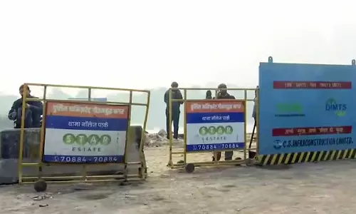 लोटस ग्रीन बिल्डर के खिलाफ गैर-जमानती वारंट जारी लोटस ग्रीन बिल्डर के खिलाफ गैर-जमानती वारंट जारी