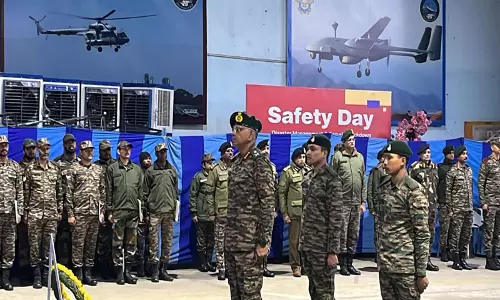 Doda सड़क दुर्घटना में शहीद हुए 10 सेना के जवानों को छात्रों ने दी श्रद्धांजलि Doda सड़क दुर्घटना में शहीद हुए 10 सेना के जवानों को छात्रों ने दी श्रद्धांजलि