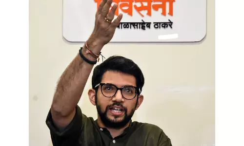 रुपया 92 के करीब, Aditya Thackeray ने केंद्र से किया सवाल