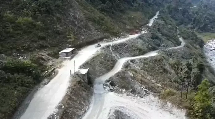 Arunachal: 8 साल बाद भी, ग्रीनफील्ड रोड अभी तक घाटी के जिलों को नहीं जोड़ पाई है Arunachal: 8 साल बाद भी, ग्रीनफील्ड रोड अभी तक घाटी के जिलों को नहीं जोड़ पाई है