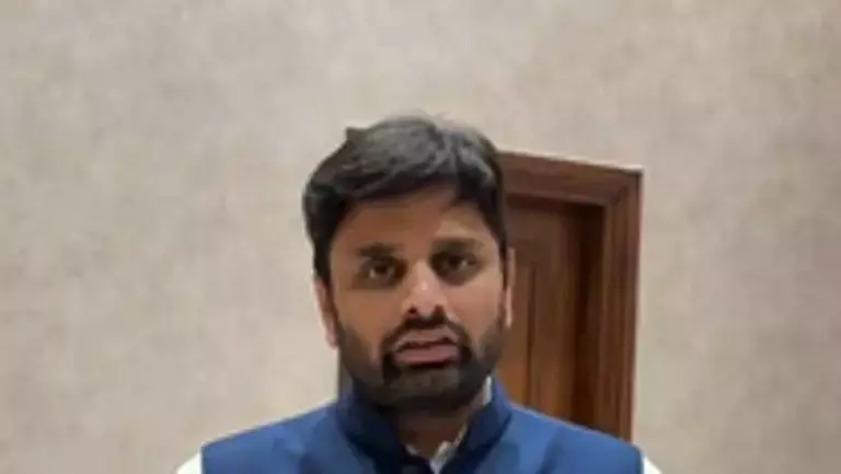 Eluru MP ने अपने निर्वाचन क्षेत्र में प्रश्न-उत्तर कार्यक्रम शुरू किया Eluru MP ने अपने निर्वाचन क्षेत्र में प्रश्न-उत्तर कार्यक्रम शुरू किया