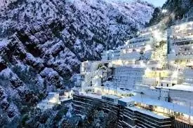 Vaishno Devi: त्रिकुटा पहाड़ियों पर भारी बारिश और बर्फबारी,रोकी गई यात्रा Vaishno Devi: त्रिकुटा पहाड़ियों पर भारी बारिश और बर्फबारी,रोकी गई यात्रा