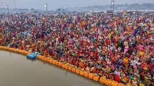 Prayagraj: संगम पर आठ बजे तक एक करोड़ से ज्यादा ने किया स्नान Prayagraj: संगम पर आठ बजे तक एक करोड़ से ज्यादा ने किया स्नान