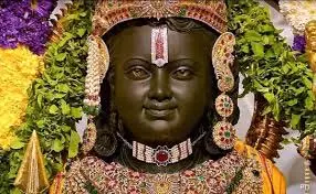 Ayodhya: प्राण प्रतिष्ठा वर्षगांठ पर रामलला के दर्शन को उमड़ी श्रद्धालुओं की भीड़ Ayodhya: प्राण प्रतिष्ठा वर्षगांठ पर रामलला के दर्शन को उमड़ी श्रद्धालुओं की भीड़