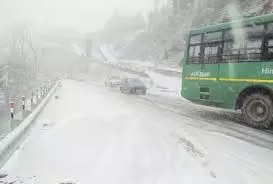 Shimla:ऊंची चोटियों पर सीजन की पहली बर्फबारी Shimla:ऊंची चोटियों पर सीजन की पहली बर्फबारी