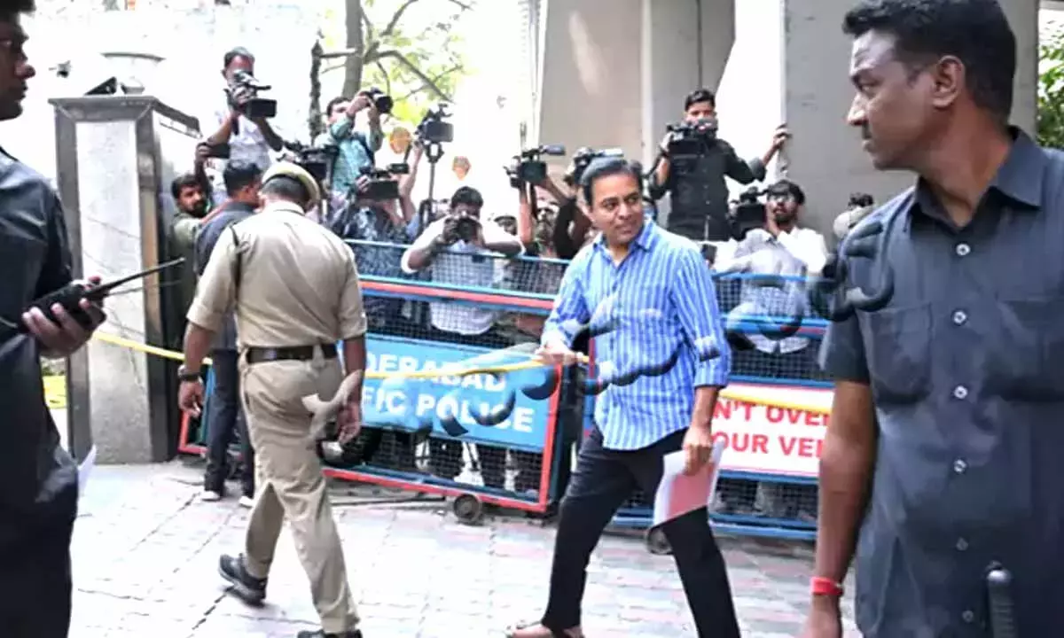 KTR ने कहा कि वह एसआईटी जांच में पूरा सहयोग करेंगे KTR ने कहा कि वह एसआईटी जांच में पूरा सहयोग करेंगे
