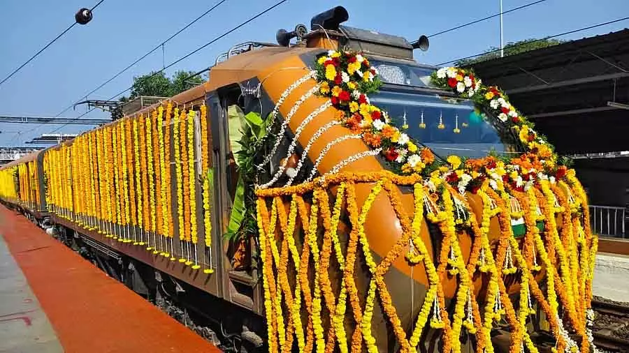 PM Modi ने केरल में 3 और अमृत भारत एक्सप्रेस ट्रेनों को हरी झंडी दिखाई PM Modi ने केरल में 3 और अमृत भारत एक्सप्रेस ट्रेनों को हरी झंडी दिखाई